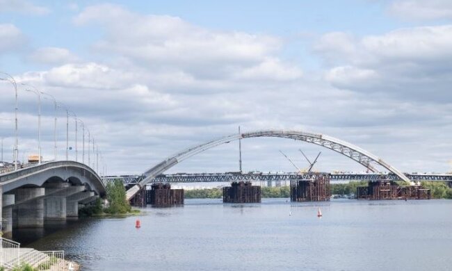 Киевляне рассказали Кличко, что делать с Подольским мостом: достроить и наказать виновных