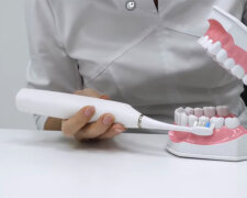 Зуби, зубна щітка. Фото: youtube.com