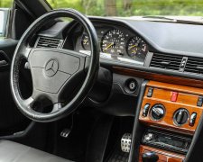 Автозвук ценою в неплохой автомобиль: в Японии ездит Mercedes, которого шарахаются владельцы суперкаров. Громкое видео