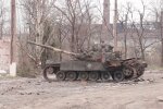 Разбитый танк. Фото: скриншот YouTube-видео