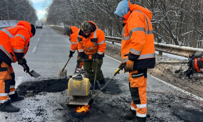 Стан доріг, ями на дорогах, проблема, асфальт. Фото: Стіна