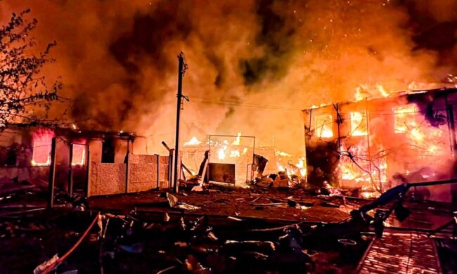 Пожежі та руйнування у Балаклії після нічної атаки російських безпілотників