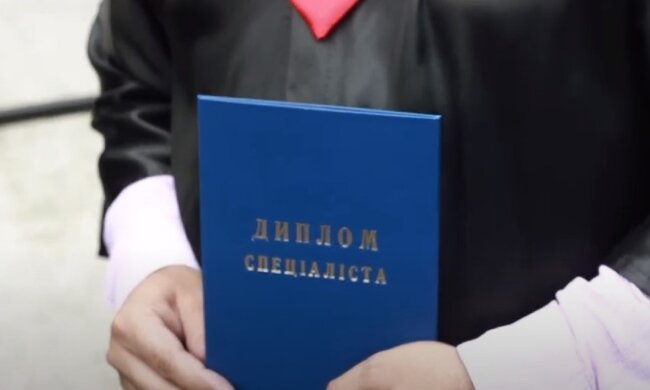 Випскник уныверситету. Фото: скрыншот Youtube