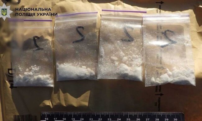 Поліція затримує наркоділка з амфетаміном у Києві