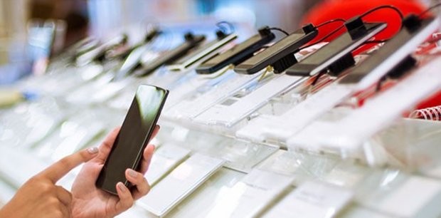 Смартфоны в магазине, фото: i.smartphone.ua