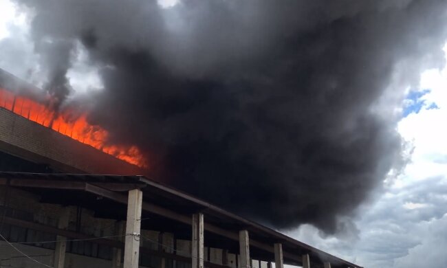 В жилом доме случился взрыв, "снесло" этажи. Фото: YouTube, скрин