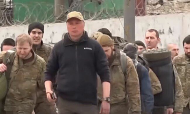 Защитники Мариуполя покидают "Азовсталь". Фото: скриншот YouTube-видео