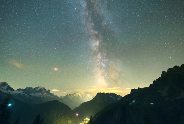 Звездное небо  Фото: скриншот YouTube-видео