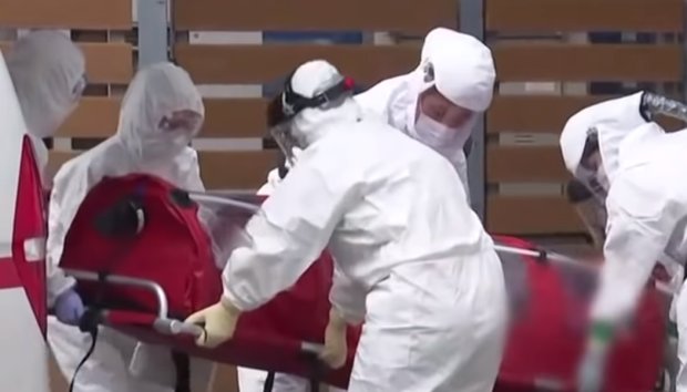На круизном лайнере еще у двух украинцев обнаружили опасный коронавирус, фото: Скриншот YouTube