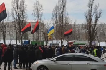 Протест перед офисом противодействия коррупции. Фото: скриншот Facebook-видео