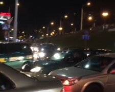 Тысячи авто перекрыли главный проспект в Минске. Фото: скрин youtube