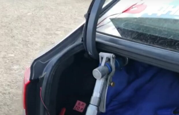 Заправка авто газом. Фото: скриншот YouTube