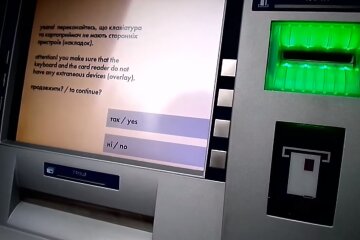 Банкомат Ощадбанка. Фото:Youtube