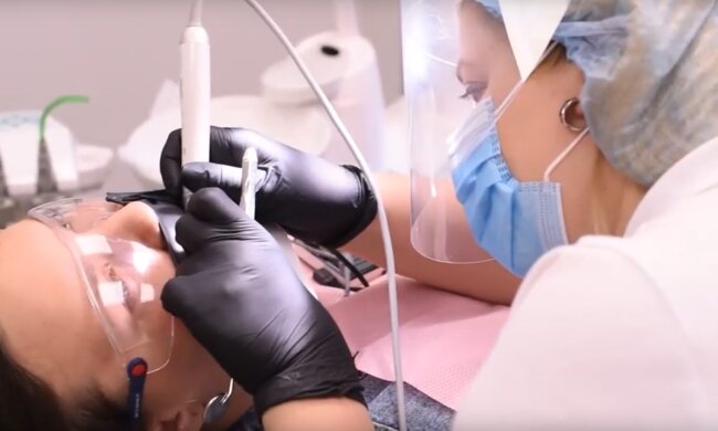 Стоматолог. Фото: скріншот YouTube-відео