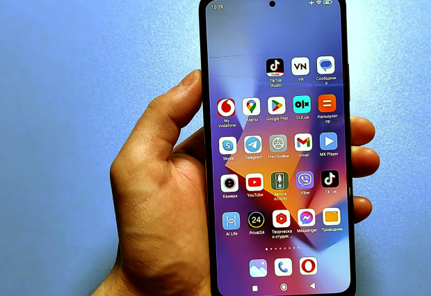 В Украине собрались ввести возрастные ограничения на TikTok, Telegram, Viber. Фото: YouTube