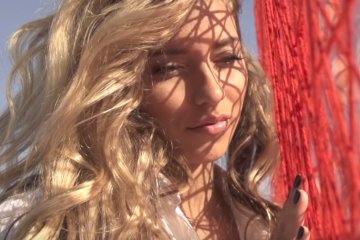 Тодоренко похвасталась мокрыми фото, фото: скриншот с YouTube