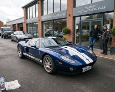 Ford GT синій суперкар