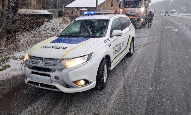 Снігопади, на дорогах дуже небезпечно: у МВС попередили водіїв - запроваджено особливі правила