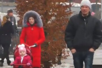 Мама з дитиною. Фото: скріншот YouTube-відео