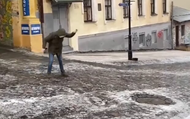 Гололед в Украине.  Фото: скриншот YouTube-видео