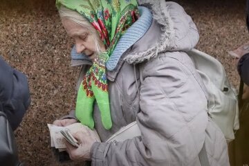 В Киеве аферистки обокрали пенсионеров под видом помощи. Фото: HYZER, скрин