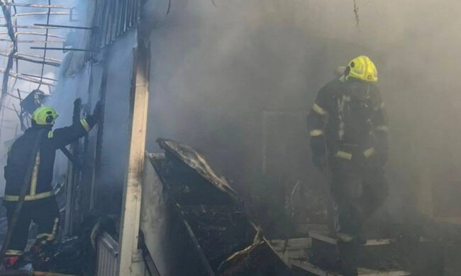 Наслідки російської атаки на ринок Петрівка в Києві