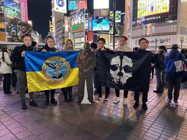Ми – скрізь. Люди в масках Буданова пікетували російське посольство в Японії (ФОТО)