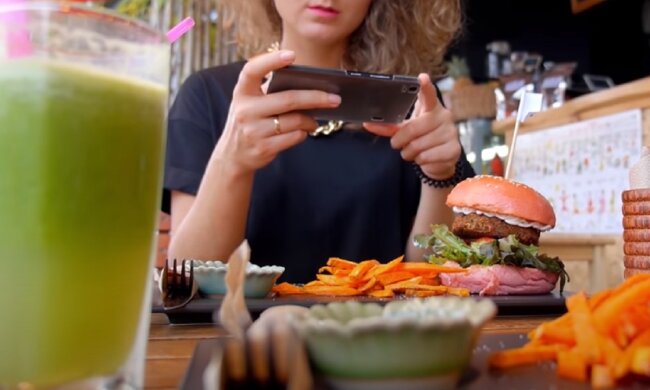 Питание. Фото: YouTube, скрин