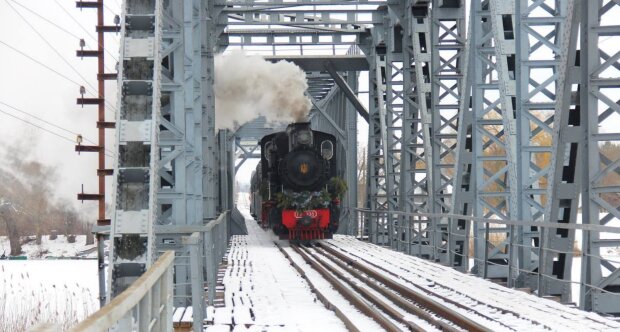 Через аномальні погодні умови: поїзди Укрзалізниці спізнюються майже на 8 годин