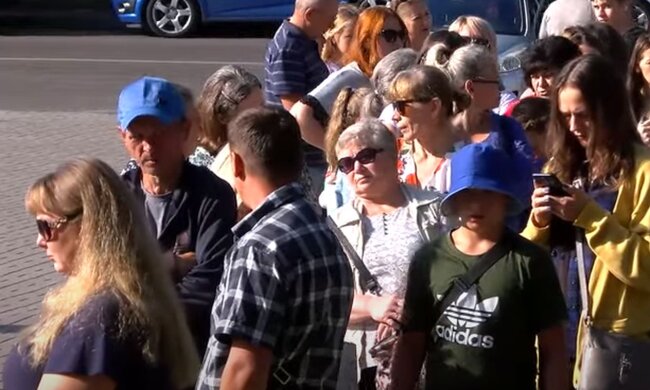 Люди. Фото: скриншот YouTube-видео