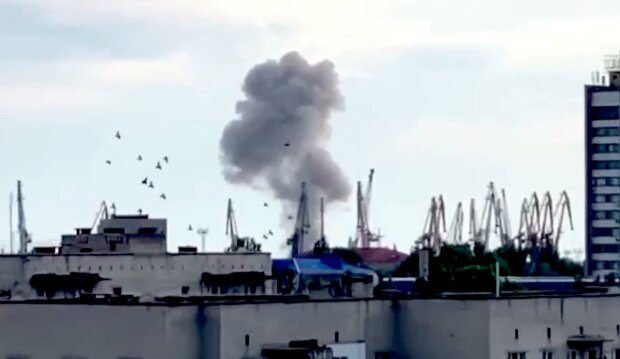 Взрыв в Бердянске. Фото: YouTube, скрин