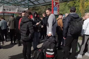Студенты на границе. Фото: скриншот YouTube-видео