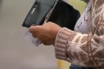 Средняя зарплата в Украине снизилась. Фото: скриншот Youtube
