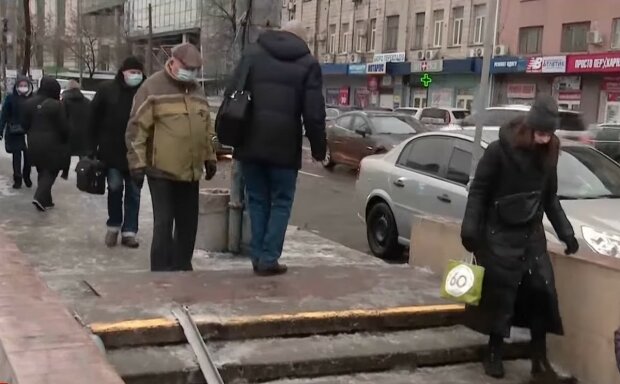 Киев. Гололед. Фото: скриншот Youtube
