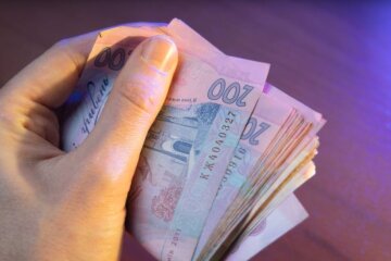 Деньги. Фото: скриншот YouTube-видео