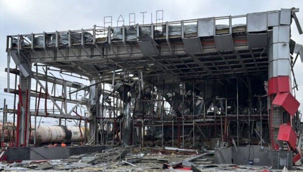 Запізнюються понад 60 поїздів: вщент знищено залізничний вокзал - жахливі наслідки нічної атаки