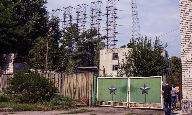 Обнаженные груди и смешные рожи: туристов просят проявить уважение к Чернобылю