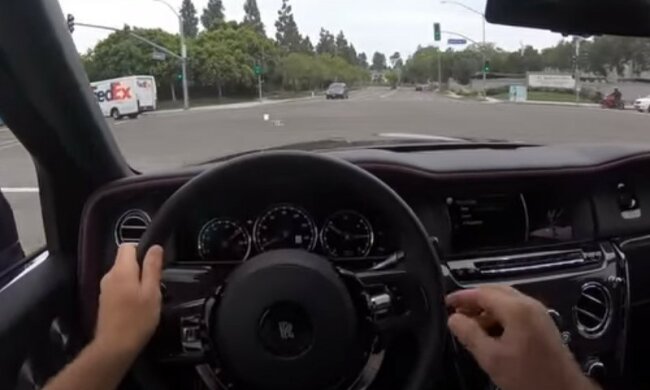 Rolls-Royce Cullinan. Фото: скриншот YouTube