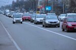 Автомобили на дороге. Фото: скриншот YouTube