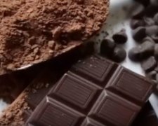 Медики рассказали, чем полезен темный шоколад. Фото: скриншот Youtube