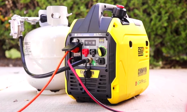 як ДТЕК відключатиме електрику у вівторок, 30 грудня. Фото: YouTube