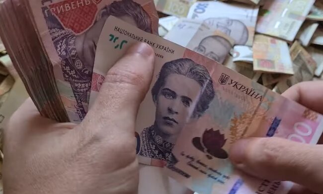 Деньги.  Фото: скриншот YouTube-видео