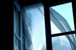 Во Львовской области девушка-подросток выпрыгнула из окна
