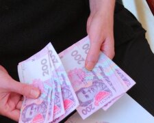Украинцам рассказали, сколько стоит год стажа и как сэкономить на покупке до 5 тысяч долларов