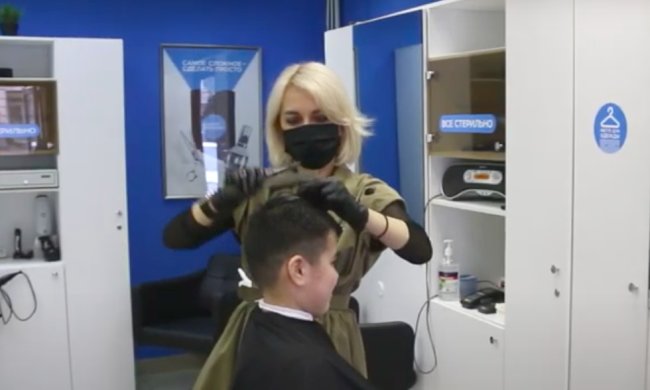 Салон. Фото: скриншот YouTube