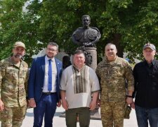 Возвращение через 317 лет анафем: в Киево-Печерской лавре освятили бюст гетмана Ивана Мазепы