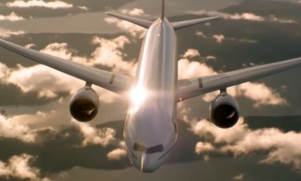 Самолет РФ в украинском небе. Фото: скриншот Youtube