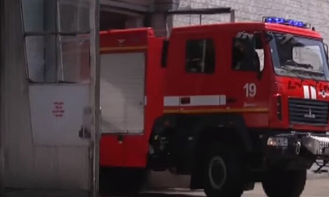 Пожар в Деснянском районе Киева. Фото: скриншот Youtube-видео