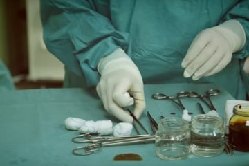 Первая операция в мировой практике, фото: скриншот YouTube