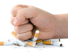 Курильщиков решили запугать еще больше: что напишут любителям сигарет на пачках